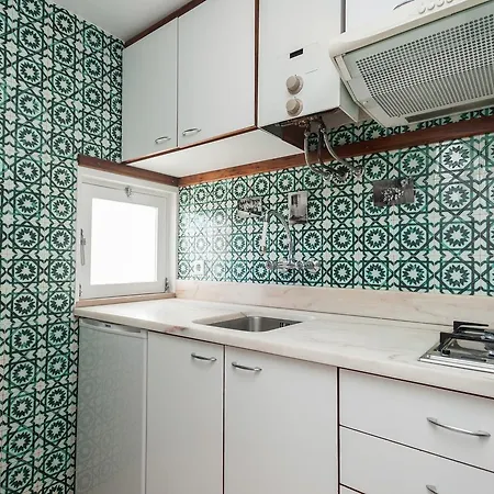 2 Min Walk To Beach Carcavelos (Lisbon)