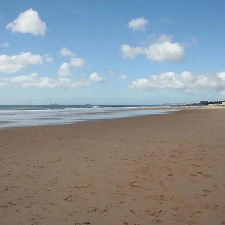 2 Min Walk To Beach Carcavelos (Lisbon)